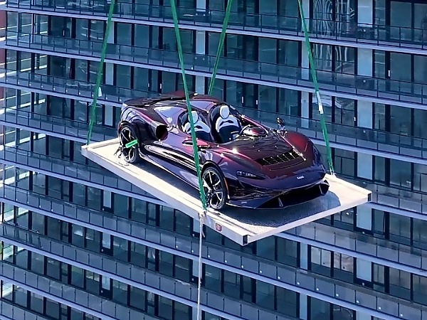 Watch : Roofless, Windscreen-less $1.7M McLaren Elva Lifted To 47th Floor Of A Penthouse In Seattle - autojosh 