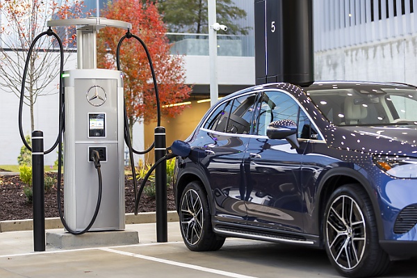 Mercedes Partners With Starbucks, To Deploy Its Fast EV Chargers At More Than 100 Stores - autojosh