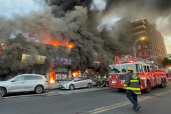 New York City Firefighters Breaks A Car’s Windows To Pass A Hose After A Driver Blocked A Fire Hydrant - autojosh 