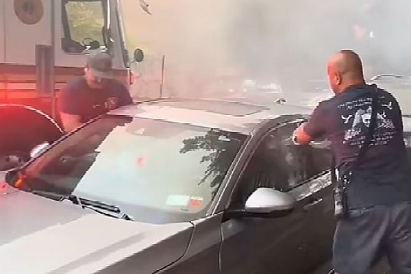 New York City Firefighters Breaks A Car’s Windows To Pass A Hose After A Driver Blocked A Fire Hydrant - autojosh 