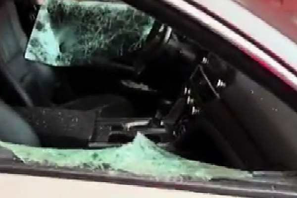 New York City Firefighters Breaks A Car’s Windows To Pass A Hose After A Driver Blocked A Fire Hydrant - autojosh 