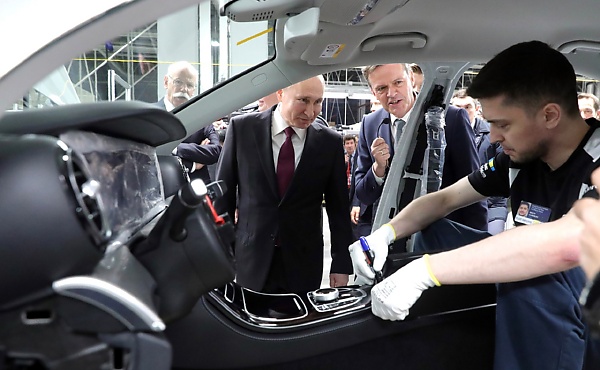 Throwback : “Your Car Is Beautiful”! - Mercedes Rep Praises Putin's Limo During Opening Of Russian Plant - autojosh 