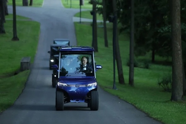 Russian President Vladimir Putin Drives Indian PM Modi Around In Electric Golf Cart - autojosh 