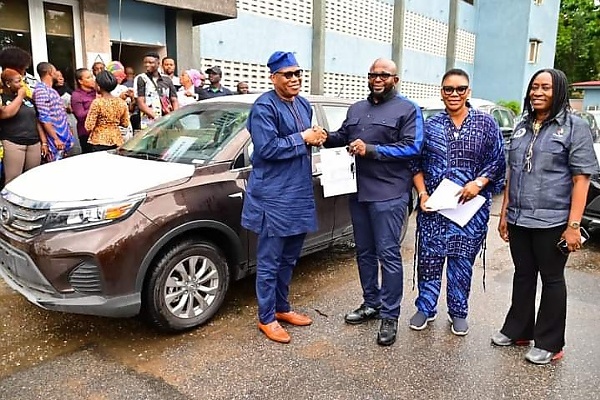 Sanwo-Olu Presents Official Vehicles To Directors In Public Service To Increase Productivity - autojosh 