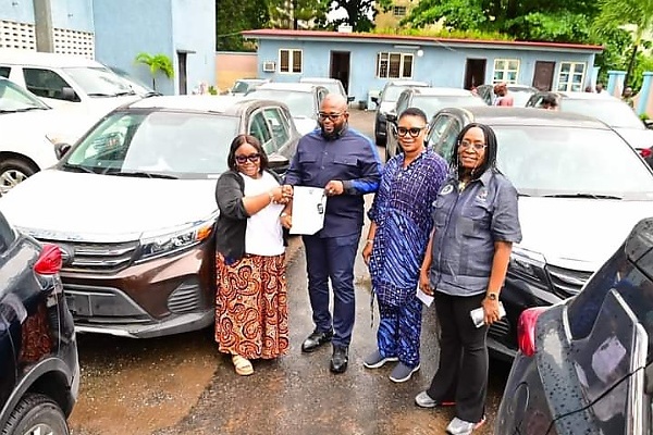 Sanwo-Olu Presents Official Vehicles To Directors In Public Service To Increase Productivity - autojosh 