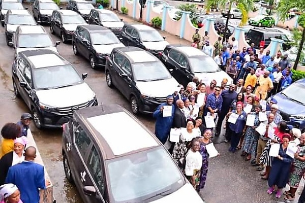 Sanwo-Olu Presents Official Vehicles To Directors In Public Service To Increase Productivity - autojosh