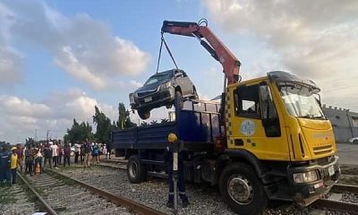 Toyota Hilux Overturns After Reckless Driver Collided With Oncoming Train In Lagos - No Injuries Recorded - autojosh
