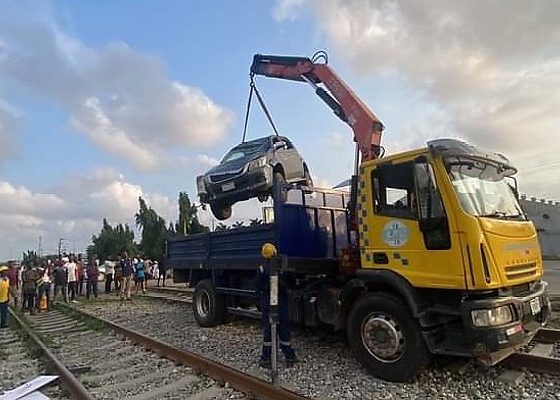 Toyota Hilux Overturns After Reckless Driver Collided With Oncoming Train In Lagos - No Injuries Recorded - autojosh