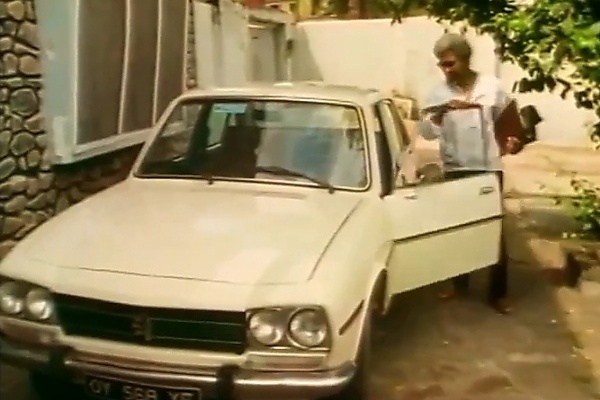 An Icon At 90 : Rare Footage Of Professor Wole Soyinka Alighting From His Peugeot 504 - autojosh