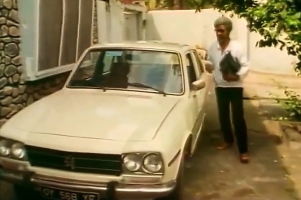 An Icon At 90 : Rare Footage Of Professor Wole Soyinka Alighting From His Peugeot 504 - autojosh 