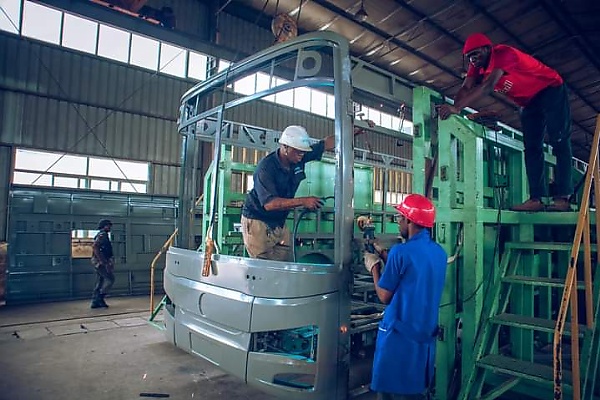 Today's Photos : NADDC, AAAM Witness Firsthand Vehicle Production Process At IVM Plant - autojosh 