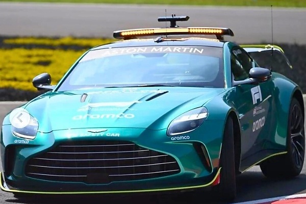 Aston Martin Vantage F1 Safety Car Crashed Into Barrier During Practice Run Ahead Italian Grand Prix - autojosh 