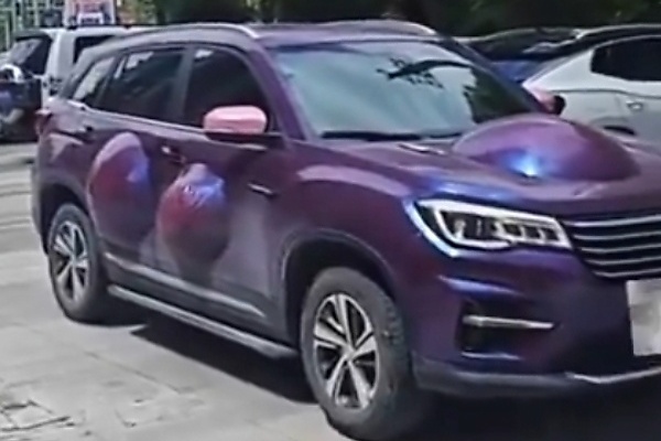 Extreme Hot Weather Left Many Wrapped Cars Looking Pregnant In China - autojosh 