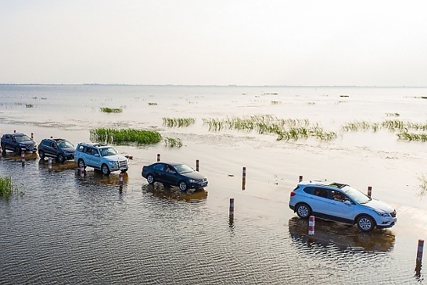 China’s Submerged Highway Dubbed “The Most Beautiful Road Under Water” Reopens To Traffic - autojosh 