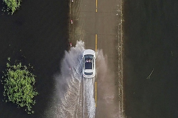 China’s Submerged Highway Dubbed “The Most Beautiful Road Under Water” Reopens To Traffic - autojosh 