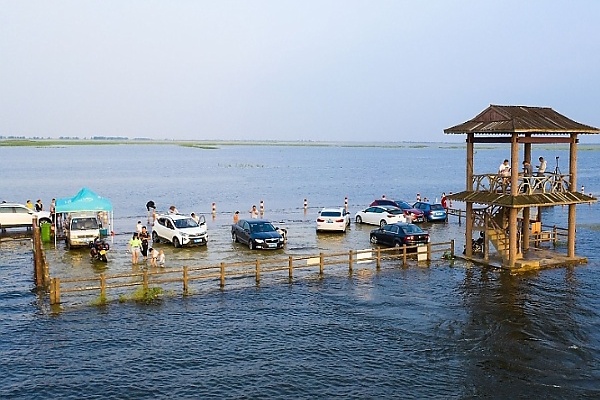 China’s Submerged Highway Dubbed “The Most Beautiful Road Under Water” Reopens To Traffic - autojosh 