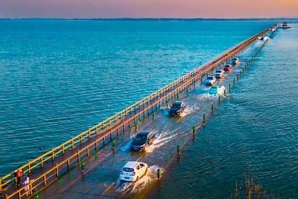 China’s Submerged Highway Dubbed “The Most Beautiful Road Under Water” Reopens To Traffic - autojosh 