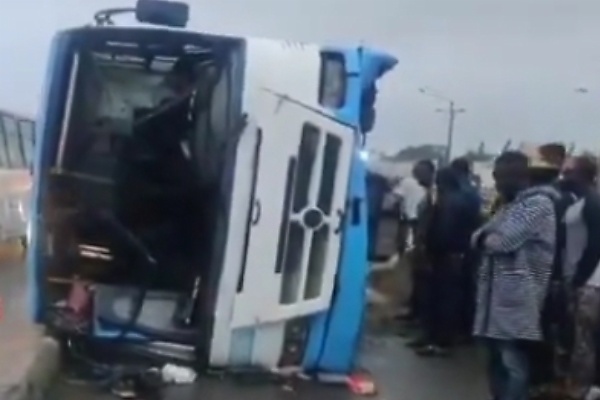 Lagos BRT Bus Falls On Its Side, 10 Passengers Injured - autojosh