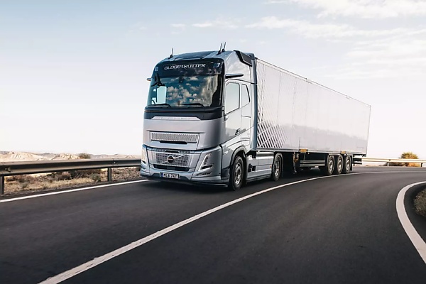 Hauler Orders 1,500 Volvo Trucks - Model Uses Vegetable Oil As Fuel, Camera Monitor Instead Of Regular Mirrors - autojosh 