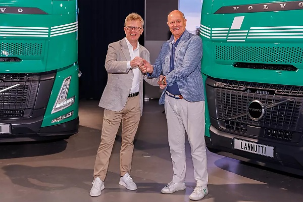 Hauler Orders 1,500 Volvo Trucks - Model Uses Vegetable Oil As Fuel, Camera Monitor Instead Of Regular Mirrors - autojosh 