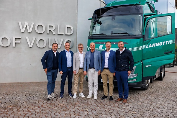 Hauler Orders 1,500 Volvo Trucks - Model Uses Vegetable Oil As Fuel, Camera Monitor Instead Of Regular Mirrors - autojosh 