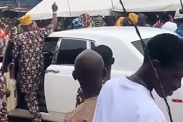 Moment Two Yoruba Masquerades Arrived At A Festival In Lagos In A N300m Rolls-Royce Phantom 7 - autojosh 