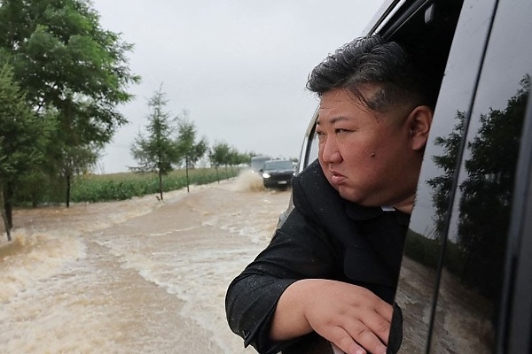 North Korea Kim Jong-un Travels Through Floodwaters In Lexus LX 600 SUV To Supervise Evacuation - autojosh 