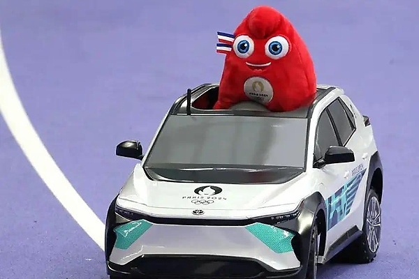 Photos : Paris 2024 : Toyota's Remote-controlled “Field Support Cars Carrying Javelins, Phryges - autojosh 