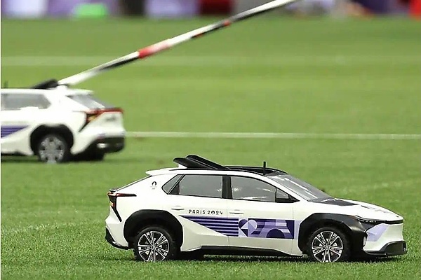 Photos : Paris 2024 : Toyota's Remote-controlled “Field Support Cars Carrying Javelins, Phryges - autojosh 