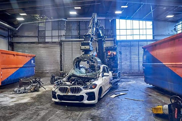 Today's Photos : BMW's Recycling And Dismantling Centre Is Where Prototype Vehicles Goes To Die - autojosh