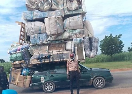 Photo : FRSC Arrest Overloaded Vehicle - An Offence That Attracts A Fine Of ₦10,000 - autojosh