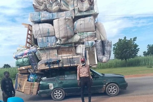 Photo : FRSC Arrest Overloaded Vehicle - An Offence That Attracts A Fine Of ₦10,000 - autojosh