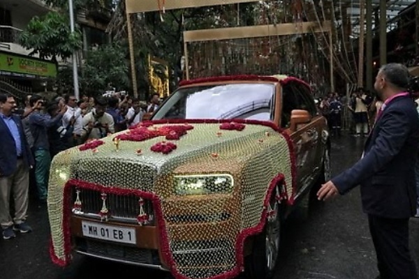 This Rolls-Royce Cullinan Decorated With Golden Mesh Stole The Spotlight At The Wedding Of Son Of Asia's Richest Man - autojosh 
