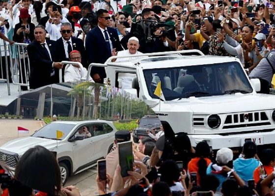 Cars Used By Pope Francis During His Visit To Indonesia, From Toyota Innova To Tiger MV3 Pope Mobile - autojosh