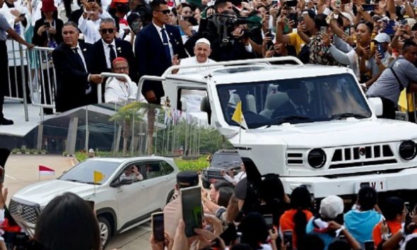 Cars Used By Pope Francis During His Visit To Indonesia, From Toyota Innova To Tiger MV3 Pope Mobile - autojosh