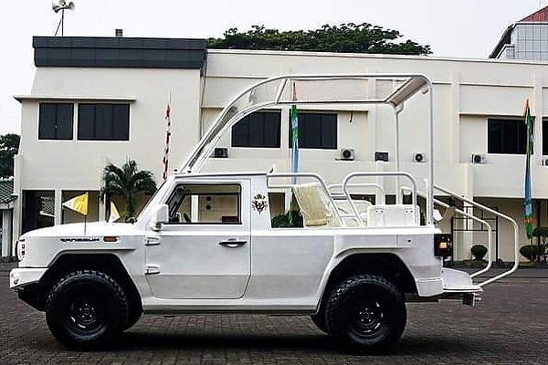 Cars Used By Pope Francis During His Visit To Indonesia, From Toyota Innova To Tiger MV3 Pope Mobile - autojosh 