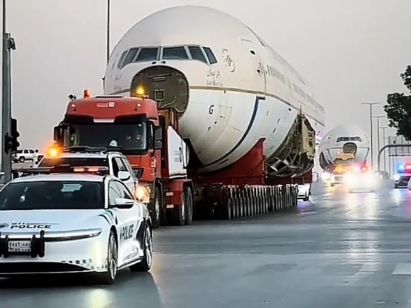 Dozens Of Saudi Police Cars Escort Trucks Carrying Three Retired Aircrafts From Jeddah To Riyadh - autojosh 