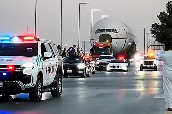 Dozens Of Saudi Police Cars Escort Trucks Carrying Three Retired Aircrafts From Jeddah To Riyadh - autojosh 