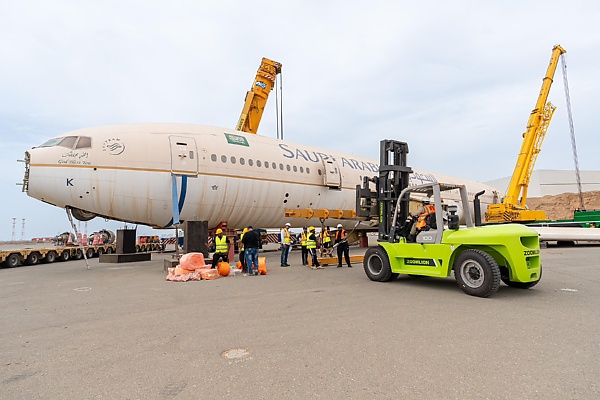 Dozens Of Saudi Police Cars Escort Trucks Carrying Three Retired Aircrafts From Jeddah To Riyadh - autojosh 