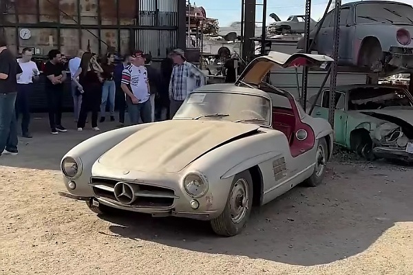 Hidden For 50 Years : 1956 Mercedes-Benz 300 SL “Alloy” Gullwing Sells For $9.3 Million - autojosh 