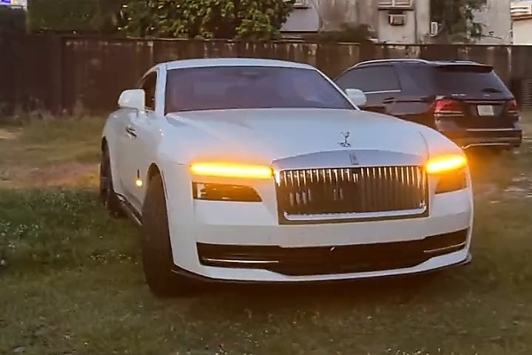 Davido’s Rolls-Royce Spectre Electric Coupe Worth N900m Arrives Nigeria, Delivered To Music Star - autojosh