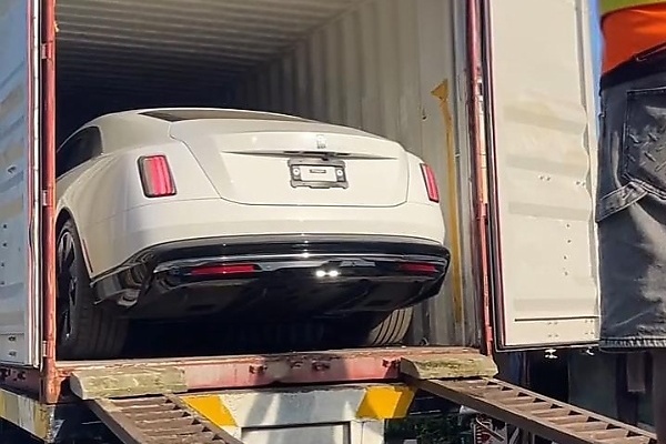 Davido’s Rolls-Royce Spectre Electric Coupe Worth N900m Arrives Nigeria, Delivered To Music Star - autojosh 