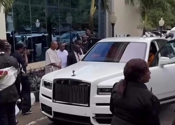 Watch The Delivery Of N1.5 Billion Rolls-Royce Cullinan Black Badge Gift To Bishop David Oyedepo - autojosh