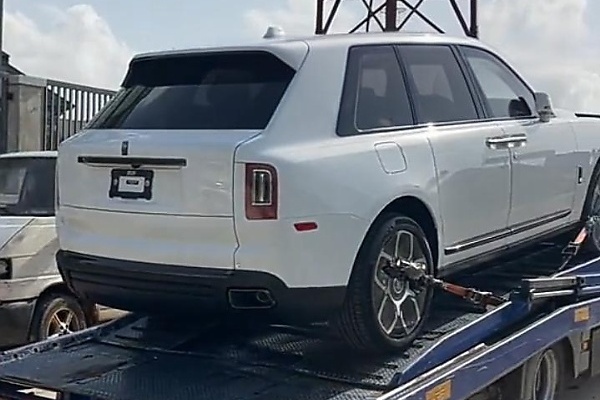 Watch The Delivery Of N1.5 Billion Rolls-Royce Cullinan Black Badge Gift To Bishop David Oyedepo - autojosh 