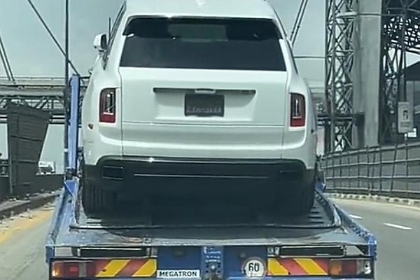 Watch The Delivery Of N1.5 Billion Rolls-Royce Cullinan Black Badge Gift To Bishop David Oyedepo - autojosh 