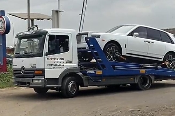 Watch The Delivery Of N1.5 Billion Rolls-Royce Cullinan Black Badge Gift To Bishop David Oyedepo - autojosh 