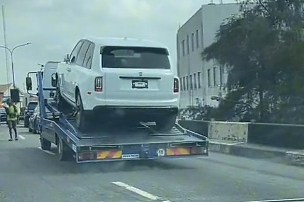 Watch The Delivery Of N1.5 Billion Rolls-Royce Cullinan Black Badge Gift To Bishop David Oyedepo - autojosh 