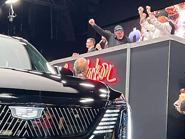 First 2025 Cadillac Escalade IQ VIN 001 Sells For $550,000 At Auction, All Proceeds To Children’s Fund - autojosh