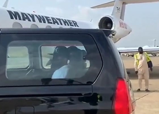 Throwback 2022 : Mayweather Arrives Nigeria In Custom Private Jet, Chauffeured In Innoson Vehicle - autojosh