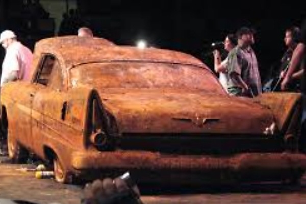 Rusty : How A 1957 Plymouth Buried Underground For 50yrs Looked Like When It Was Exhumed In 2007 - autojosh 